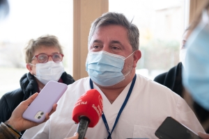 El doctor Miquel Cirera a les portes obertes al CAP Can Llong | Roger Benet