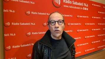 Esteve Sabater, músic, cantant i compositor a l'estudi 1