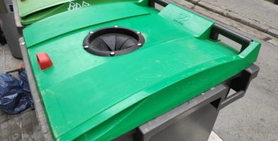 Contenidor de reciclatge de vidre/ Roger Benet