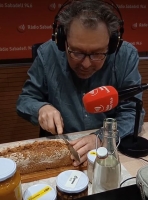 En Txus Zubeldia amb un pa de massa mar,  tradicionals,  digestiu i nutritiu.
