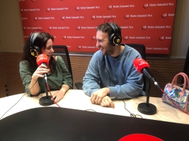Noemí Pinto sexòloga, antropòloga i facilitadora de tantra, Roberto Piqueras, tècnica de Ca l'Enredus