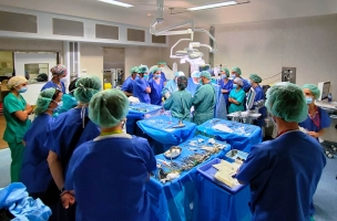 Un equip de trasplantament en acció | ACN