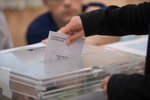 Una urna, durant les eleccions municipals/ Roger Benet