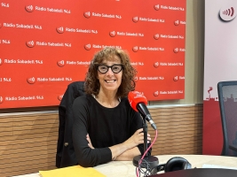 Lluïsa Aguilar, als estudis de Ràdio Sabadell