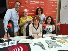 Maria Bosch (professora dels tallers d’art) la Tona Rocamora (alumna del taller de ceràmica) l’Anna Vilarrúbias (professora de gravat), l’Alessia Cosp (alumna d’il·lustració) i l’Agustí Hurtado (director de l’escola)