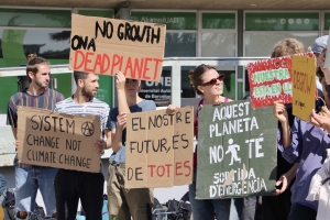 Un grup d'estudiants han acampat a la plaça Cívica | ACN