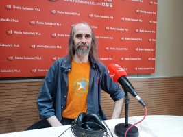 Jordi Santamaria professor de ioga de l' Associació cent-u (C/ de Les Valls 28 1r 6a)