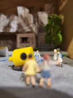 Una de les capses convertida en obra d'art