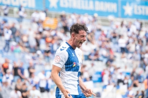 Armando celebrant el seu gol contra La Nucía | Roger Benet