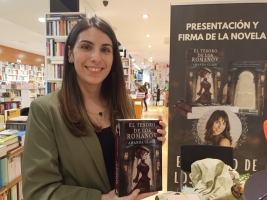 Amanda Clark, presentant 'El tesoro de los Romanov' a La Llar del Llibre/ Karen Madrid