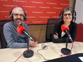 Auxi Gil i un voluntari, a Ràdio Sabadell