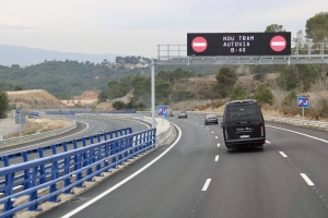 Nou tram de l'autovia B-40