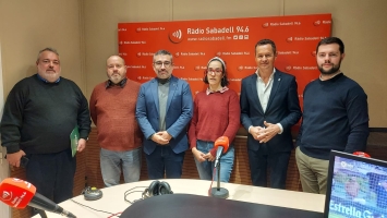 Els sis portaveus a l'estudi 2 de Ràdio Sabadell 