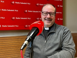 Mossèn Xavier Farrés en l'entrevista a Ràdio Sabadell | Mireia Sans