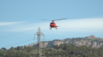 Helicopter amb La Mola al darrere 