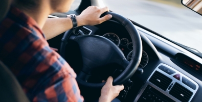 Un alumne fent pràctiques del carnet de conduir | Pexels