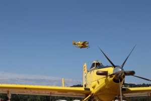 Alguns dels efectius per fer front als incendis ubicats a l'Aeroport de Sabadell | Júlia Ramon