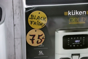 Molts comerços de la ciutat se sumen al Black Friday | ACN