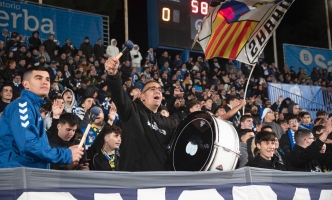 Afició CE Sabadell a la Nova Creu Alta