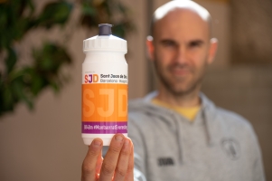 David Moreno amb els 'Bidons solidaris' | Roger Benet